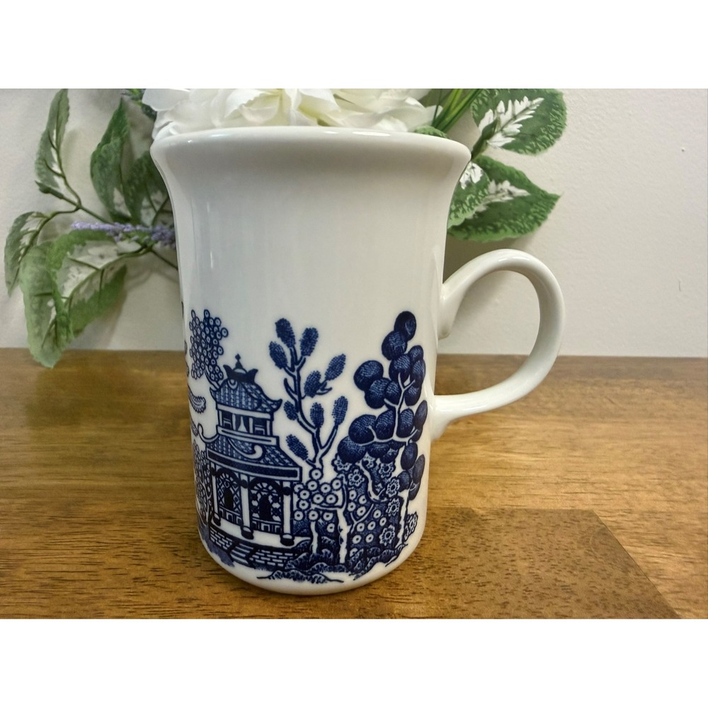 Vintage Churchill Blue Willow Mug English Ironstone Chinoiserie‎ Transferware